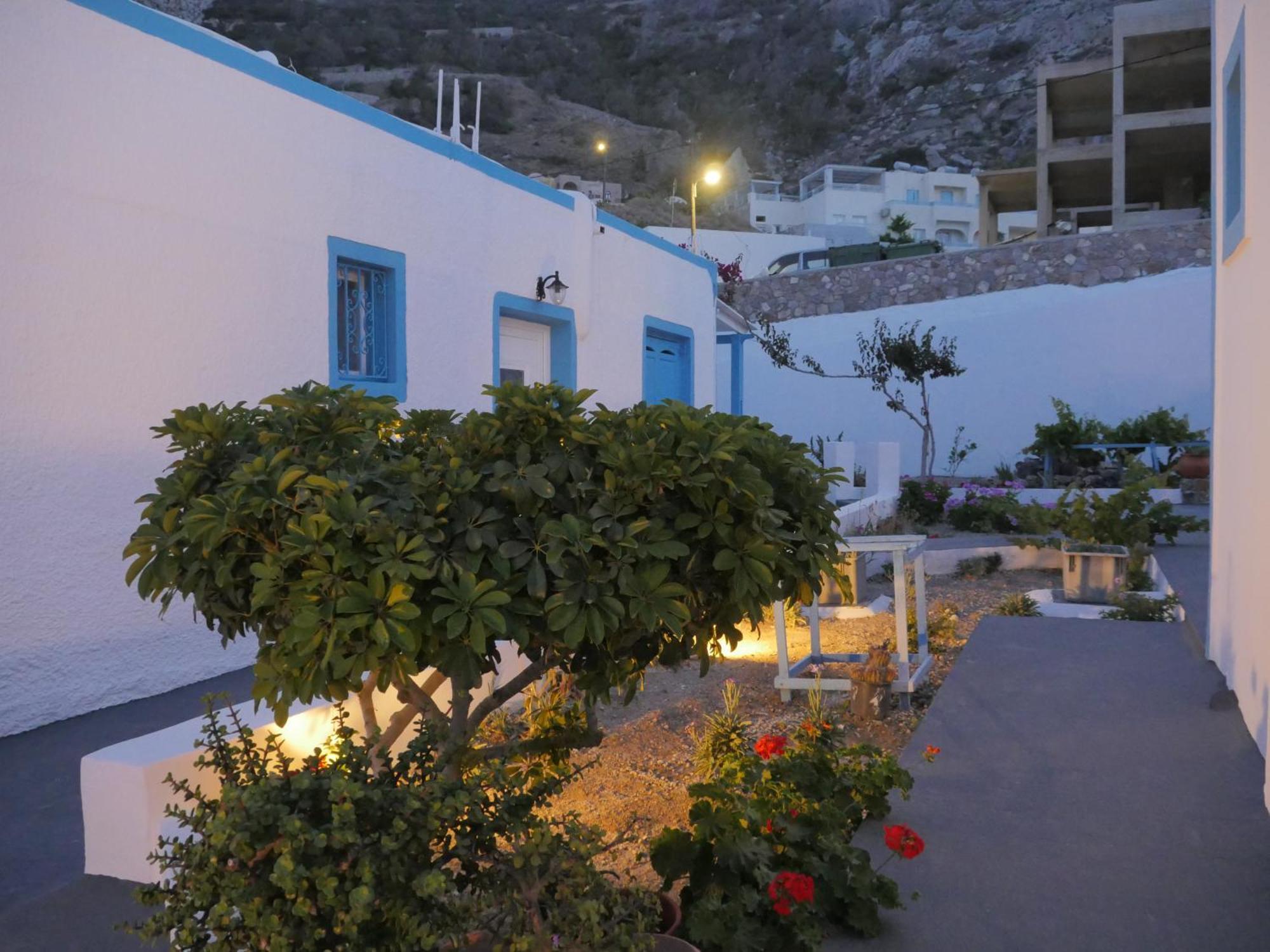 Ancient Thera Studios Kamari&Swimming Pool Exterior foto
